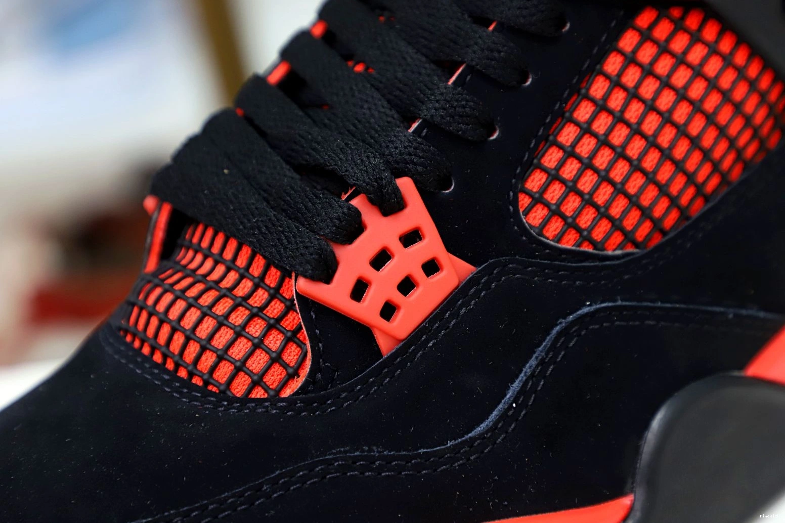 4 RETRO JORDAN 'RED THUNDER' AIR 1115